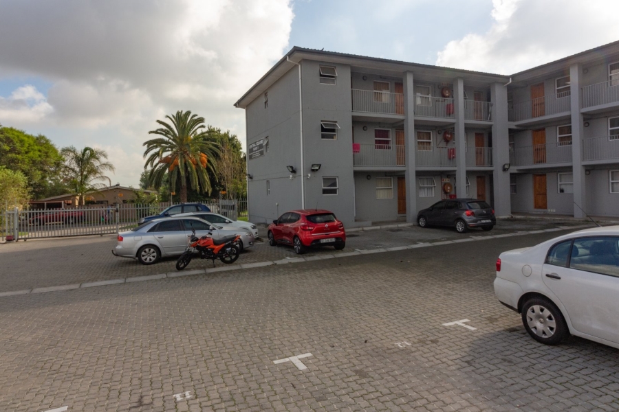 To Let 2 Bedroom Property for Rent in Peerless Park East Western Cape